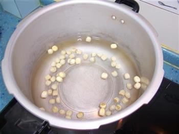 银耳莲子绿豆粥的做法步骤2