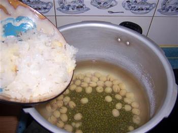 银耳莲子绿豆粥的做法步骤5