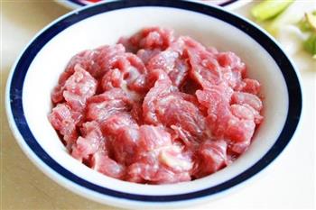 番茄滑蛋牛肉饭的做法步骤1