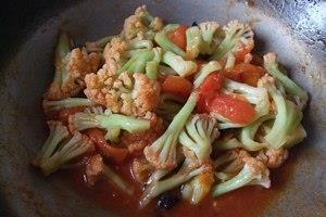 西红柿炒花菜的做法步骤8