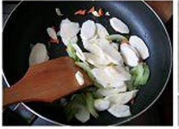 茭白芹菜炒肉丝的做法步骤4