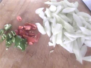 老黄瓜炒土豆片的做法步骤4