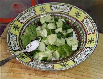 腐竹拌黄瓜的做法步骤3