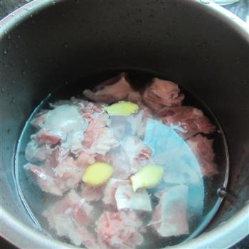 清淡冬瓜排骨汤的做法步骤2