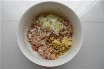 猪肉玉米饺的做法图解3