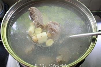 鲜莲淮山猪骨汤的做法图解5