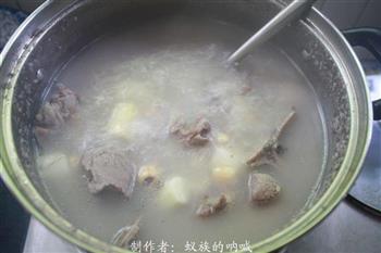 鲜莲淮山猪骨汤的做法图解6