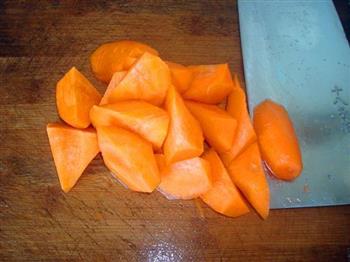 黄豆胡萝卜煲茼骨的做法图解3