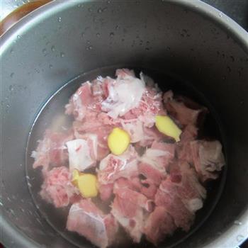清淡排骨汤的做法步骤2