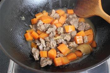 胡萝卜炖牛肉的做法步骤6