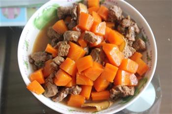 胡萝卜炖牛肉的做法步骤7