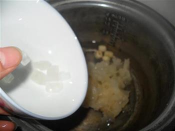 银耳莲子汤的做法步骤7