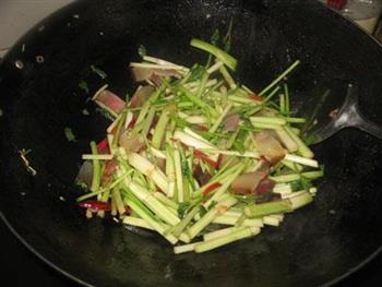 腊肉炒水芹菜的做法步骤9