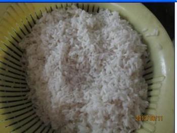 五彩糯米饭的做法步骤1
