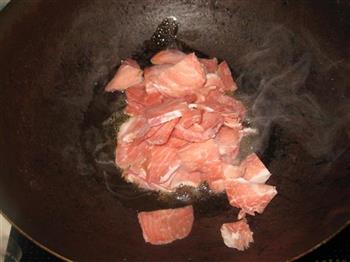 猪肉酸菜炖冻豆腐的做法图解2