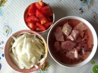 西红柿牛肉汤的做法步骤1