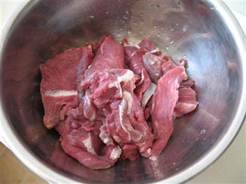 沙茶牛肉焖面的做法步骤2