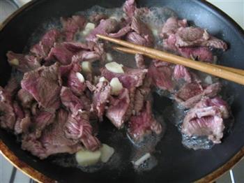 沙茶牛肉焖面的做法步骤5