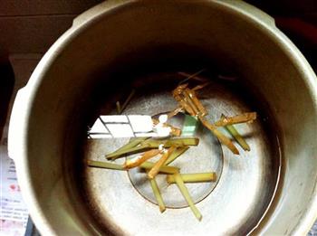 海带绿豆排骨汤的做法图解3