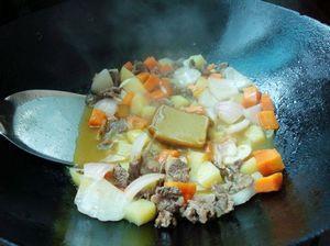 咖喱牛肉土豆的做法步骤8