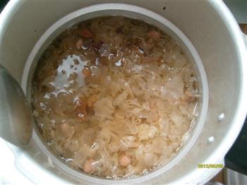 银耳红枣花生汤的做法步骤4