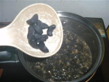 黑蒜香菇木耳汤的做法步骤9