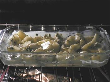 迷迭香萝勒烤土豆的做法步骤5