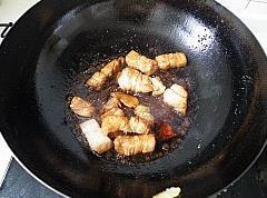 黄花菜烧五花肉的做法步骤5
