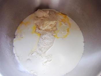 烫种鲜奶油吐司的做法步骤2