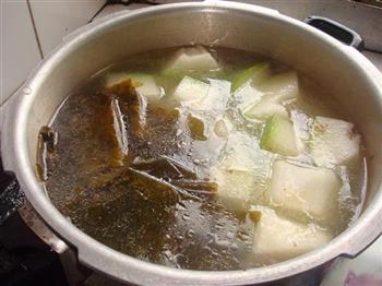 节瓜海带排骨汤的做法图解4