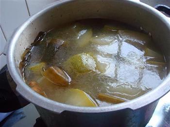 节瓜海带排骨汤的做法步骤5