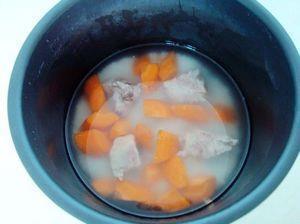 胡萝卜排骨粥的做法图解4