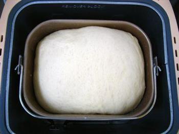 豆沙花环面包的做法步骤1