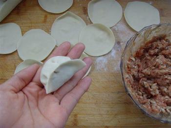 山蘑猪肉饺的做法步骤11