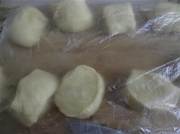 松软奶香面包的做法步骤7