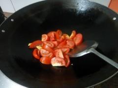 猪肉丸番茄蛋花汤的做法步骤3
