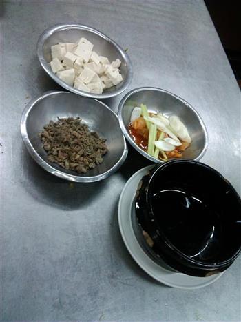 石锅牛肉酱汤的做法步骤1