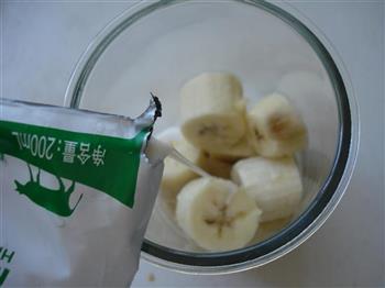 香蕉牛奶的做法步骤4