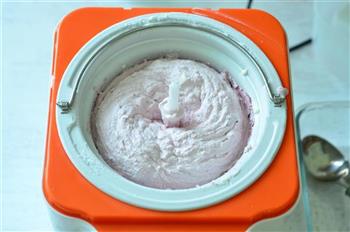 蓝莓酸奶冰淇淋的做法步骤8