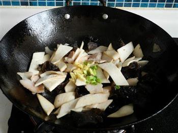 杏鲍菇木耳炒肉片的做法步骤9