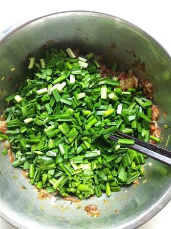 韭菜鲜虾肉煎包的做法步骤4