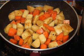 黑蒜红烧肉焖土豆的做法图解8