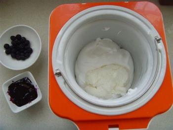蓝莓酸奶冰淇淋的做法步骤7