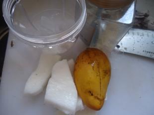 椰香芒果饮的做法步骤3