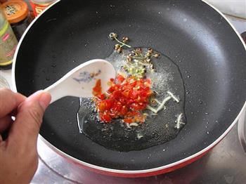 炝炒椒香藕片的做法步骤4