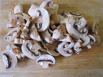 香菜牛肉蘑菇羹的做法图解3