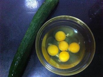 黄瓜炒鸡蛋的做法步骤1