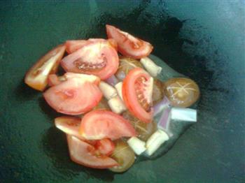 番茄黑蒜香菇面的做法图解4