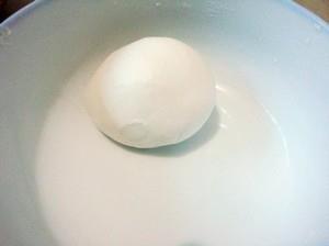 酒酿鸡蛋汤圆的做法步骤2