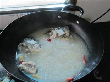 清水粉丝鱼头汤的做法图解8